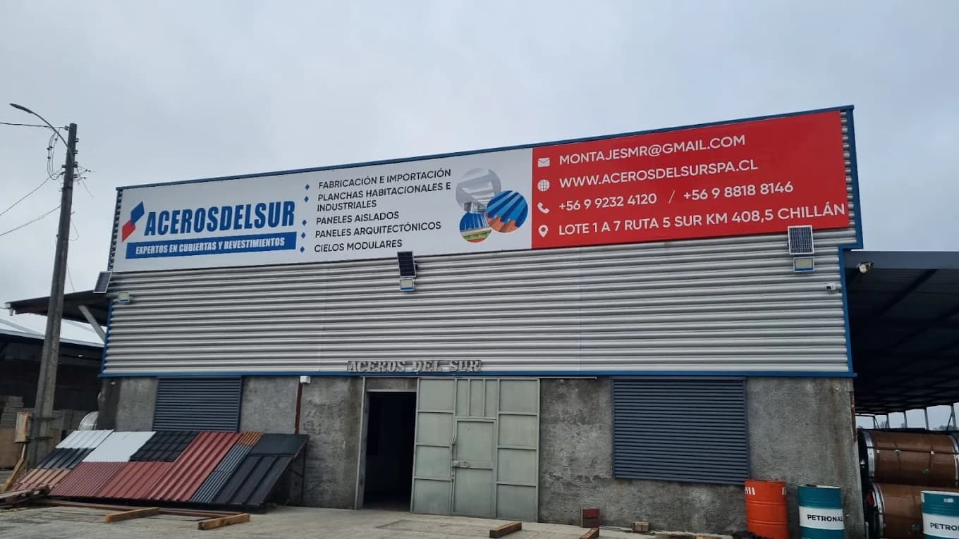 Local Aceros del Sur en Chillán — fachada metálica