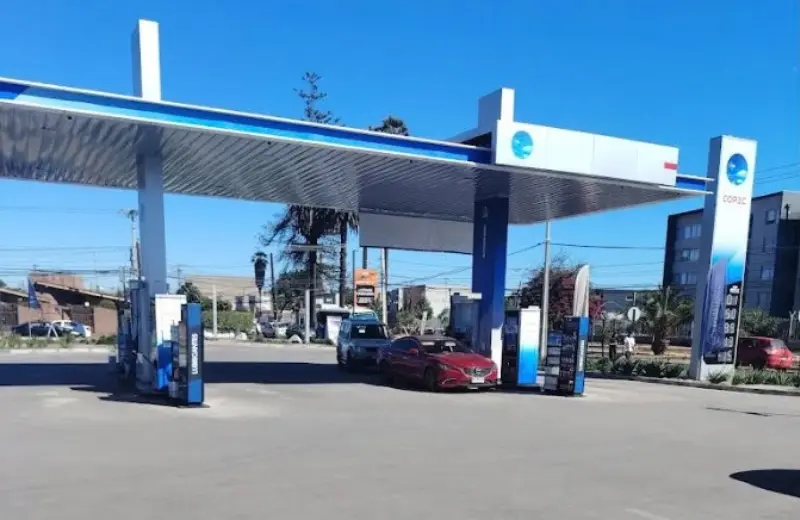 Canopia metálica en estación de servicio Copec