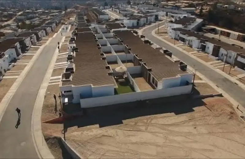 Techumbre metálica en conjunto habitacional social