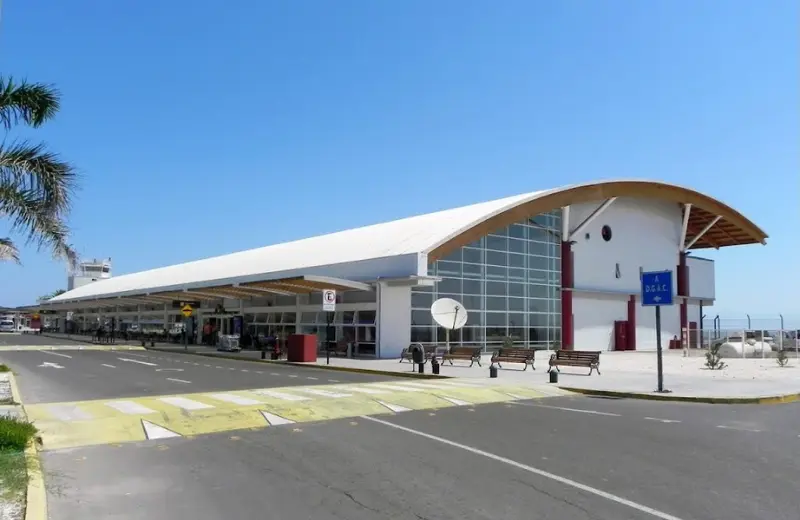 Cubierta metálica en terminal aéreo regional